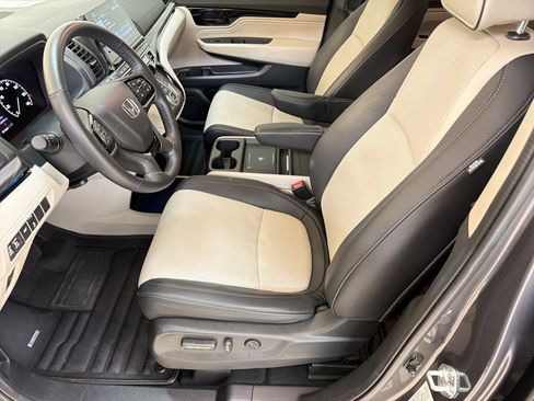 Used 2025 Honda Odyssey Elite image 5