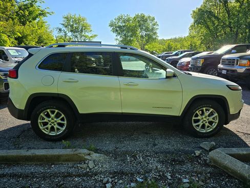 Used 2018 Jeep Cherokee Latitude Plus w/ Cold Weather Group AWD/4WD image 9