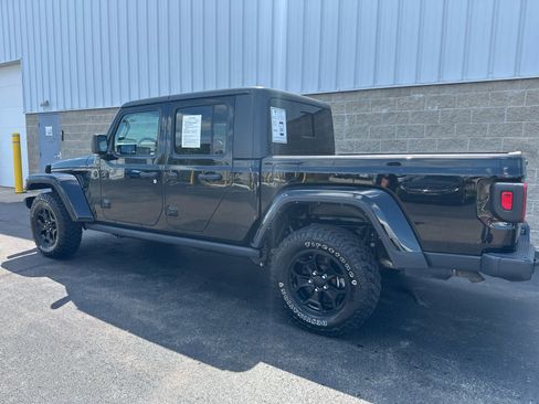 Used 2021 Jeep Gladiator Sport image 31