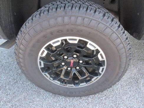 Used 2025 GMC Canyon AT4 AWD/4WD image 9