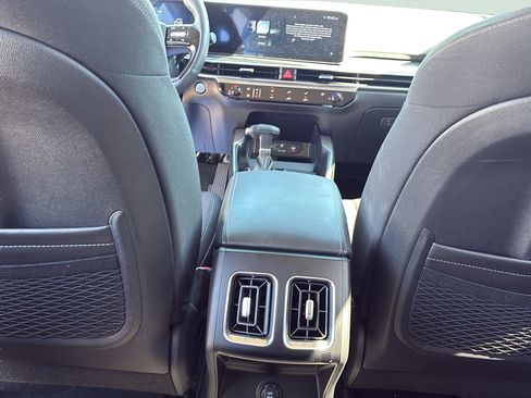 Certified 2026 Kia Sorento LX FWD image 23