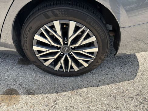Used 2025 Nissan Altima 2.5 SV FWD image 24
