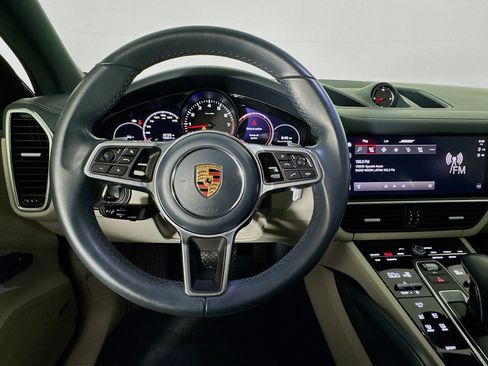 Used 2022 Porsche Cayenne AWD/4WD image 10