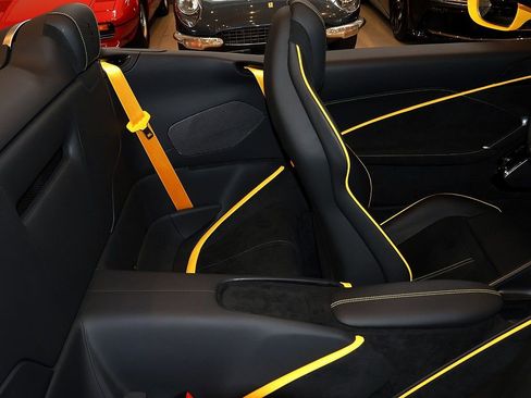 Certified 2025 Ferrari Roma Spider RWD image 44