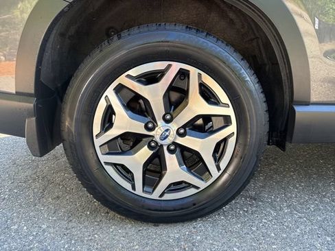 Used 2022 Subaru Forester Premium AWD/4WD image 23