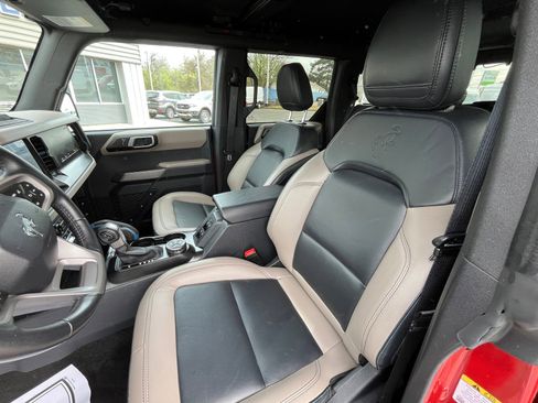 Used 2023 Ford Bronco Wildtrak image 18