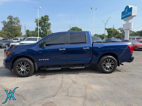 Used 2021 Nissan Titan SV w/ SV Convenience Package AWD/4WD image 4