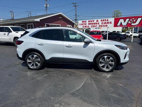 Used 2025 Ford Escape Platinum AWD/4WD image 4