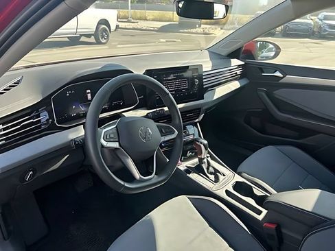 Used 2026 Volkswagen Jetta SE FWD image 17