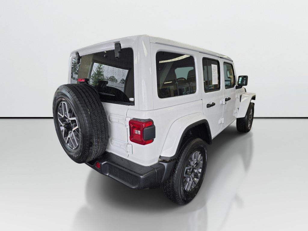 Used 2025 Jeep Wrangler Unlimited Sahara AWD/4WD image 5