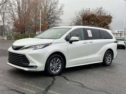 Used 2022 Toyota Sienna XLE