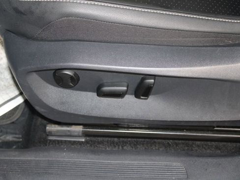 Used 2024 Volkswagen Tiguan SE image 23