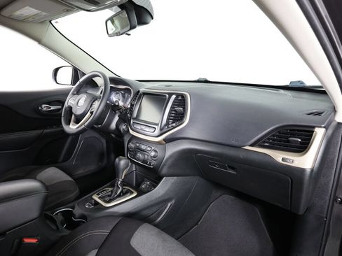 Used 2014 Jeep Cherokee Latitude FWD image 23