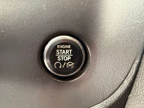 Used 2013 Dodge Challenger SRT8 w/ Harman Kardon Audio Group image 17