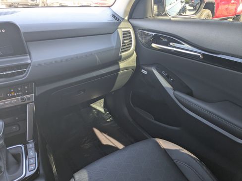 Used 2025 Kia Seltos SX w/ SX Sunroof Package image 17