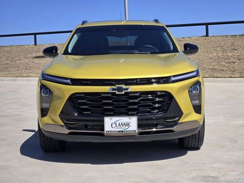 Used 2025 Chevrolet Trax ACTIV w/ Sunroof Package image 3