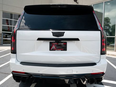 Used 2025 Cadillac Escalade V AWD/4WD image 14