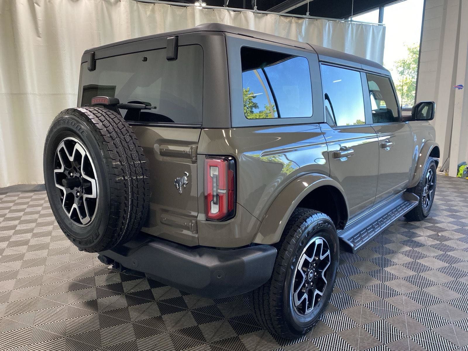 Used 2025 Ford Bronco Outer Banks AWD/4WD image 14