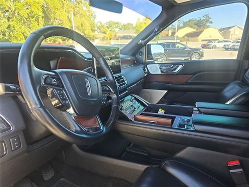 Used 2020 Lincoln Navigator Reserve w/ Luxury Package image 17