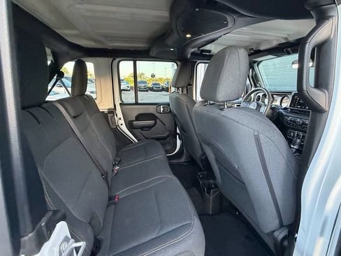 Used 2025 Jeep Wrangler Unlimited Sport AWD/4WD image 15