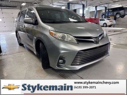 Used 2019 Toyota Sienna XLE w/ XLE Navigation Package image 16