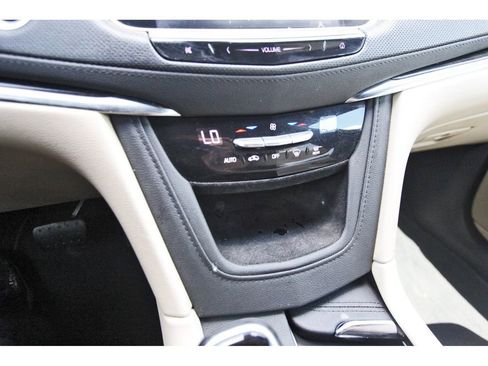 Used 2019 Cadillac XT5 FWD image 20