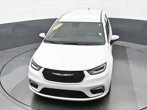 Used 2023 Chrysler Pacifica Touring image 31