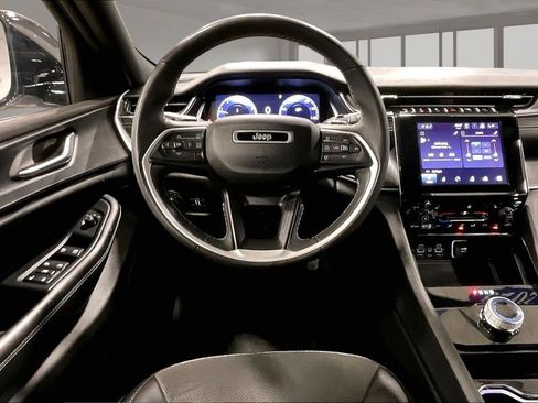 Used 2023 Jeep Grand Cherokee Altitude AWD/4WD image 8