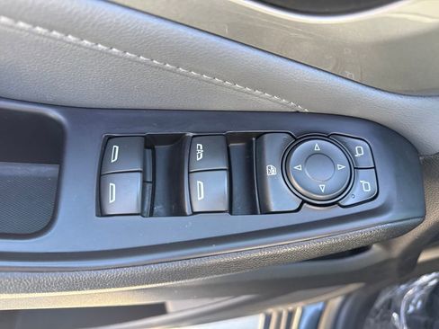 Used 2019 Chevrolet Traverse LT image 15