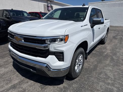 Used 2025 Chevrolet Silverado 1500 LT RWD image 2
