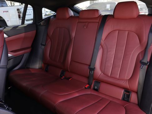 Used 2022 BMW X6 M50i w/ Executive Package image 8