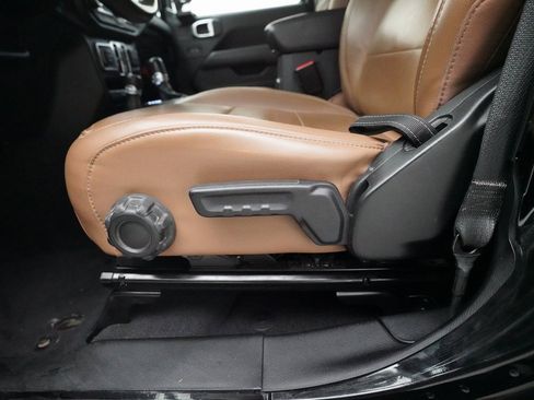 Used 2021 Jeep Wrangler Unlimited Sahara image 28