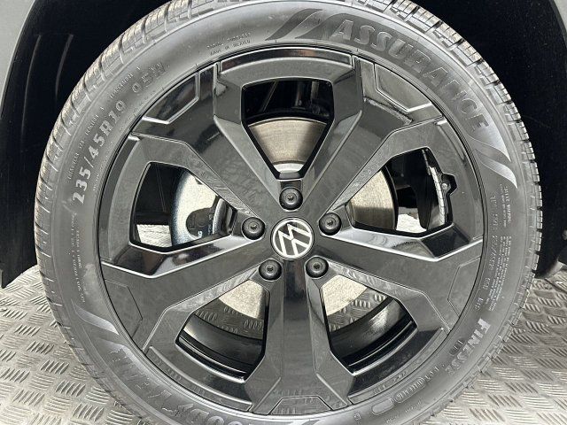 Used 2025 Volkswagen Taos SE AWD/4WD image 11
