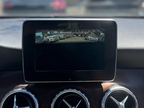 Used 2017 Mercedes-Benz GLA 250 4MATIC image 24