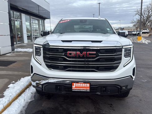 Used 2022 GMC Sierra 1500 SLT w/ X31 Off-Road Package image 11