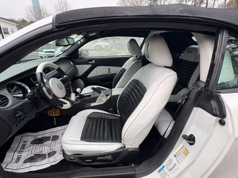 Used 2010 Ford Mustang Shelby GT500 image 18