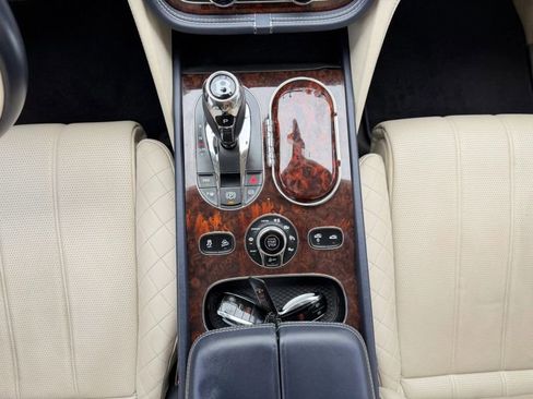 Used 2017 Bentley Bentayga AWD/4WD image 25