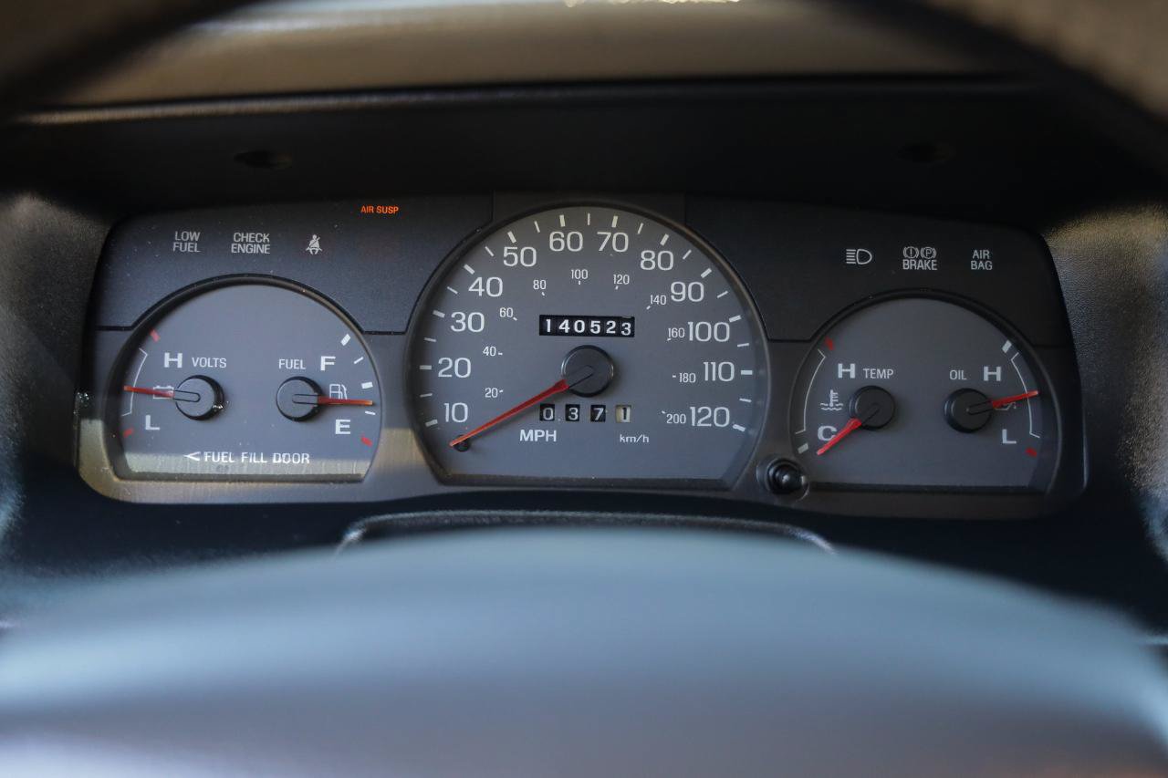 Used 2005 Ford Crown Victoria LX RWD image 28