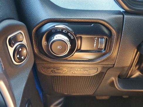 Used 2024 Jeep Wrangler Sport S image 15