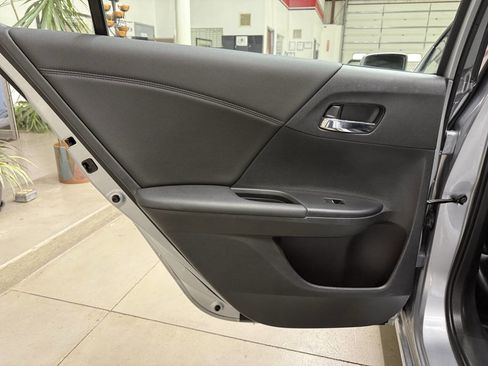 Used 2017 Honda Accord EX-L image 12