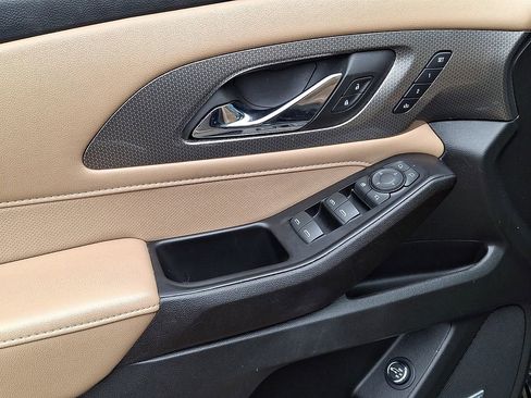 Used 2023 Chevrolet Traverse Premier image 13