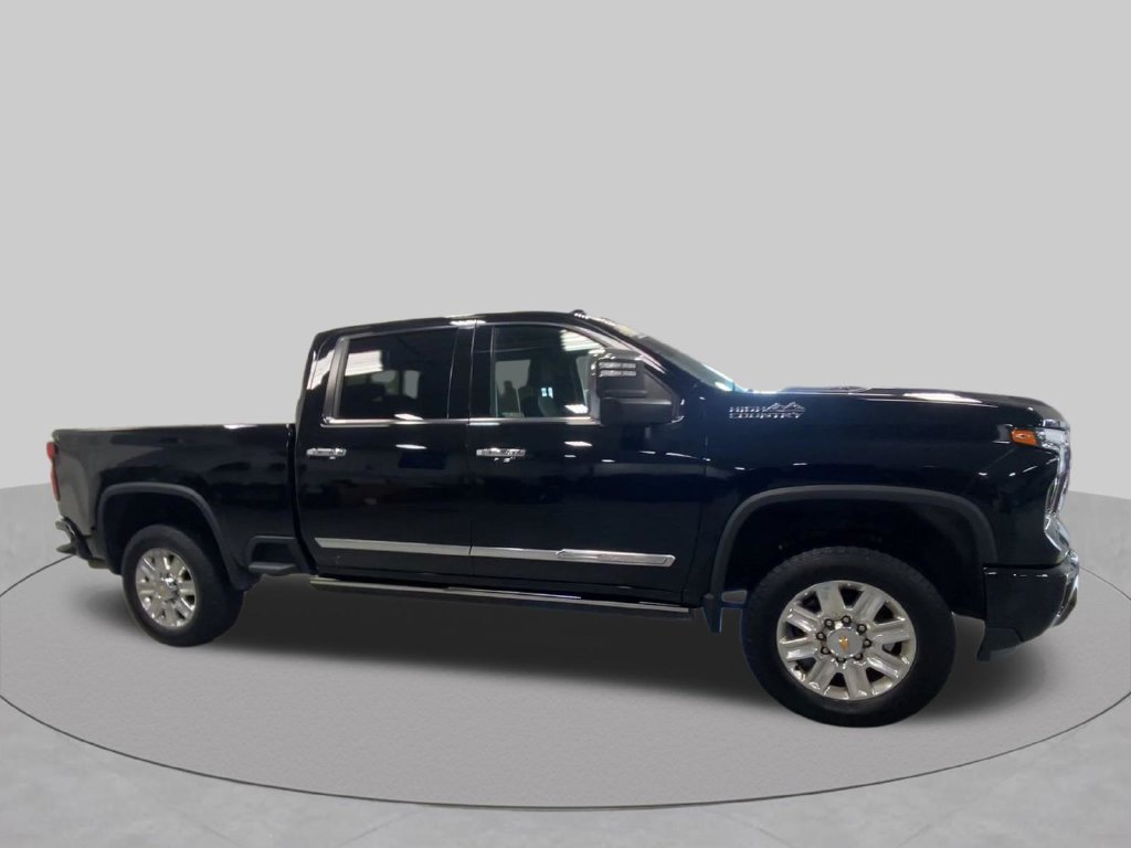 Used 2025 Chevrolet Silverado 3500 High Country AWD/4WD image 2