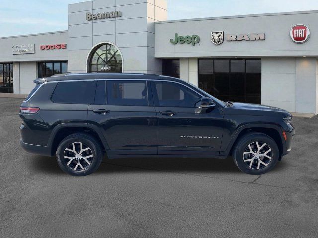 Used 2023 Jeep Grand Cherokee L Limited AWD/4WD image 2
