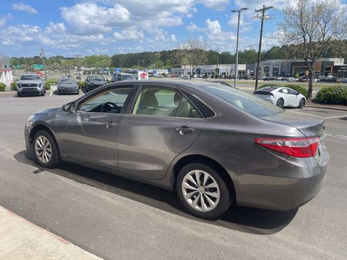 Used 2015 Toyota Camry LE FWD image 15