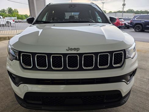 Used 2024 Jeep Compass Latitude AWD/4WD image 8