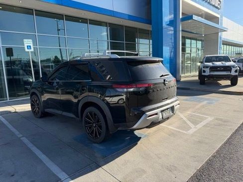 Used 2023 Nissan Pathfinder SL w/ Black Appearance Package AWD/4WD image 4