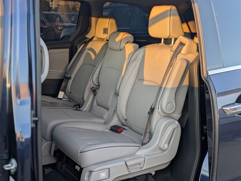 Used 2023 Honda Odyssey Elite image 17