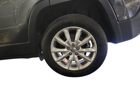 Used 2016 Jeep Cherokee Limited w/ Luxury Group image 26