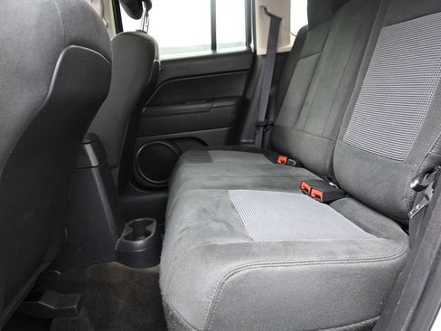 Used 2015 Jeep Patriot Latitude FWD image 15