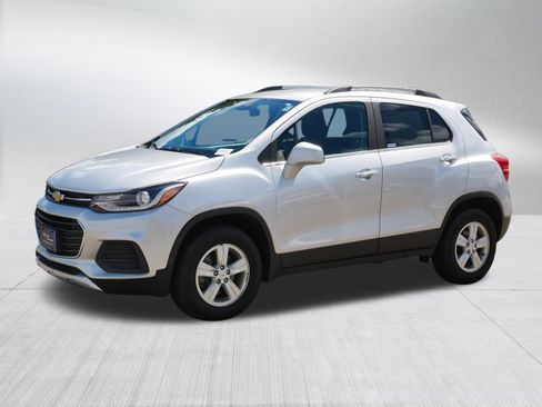 Used 2020 Chevrolet Trax LT w/ LT Convenience Package AWD/4WD image 3